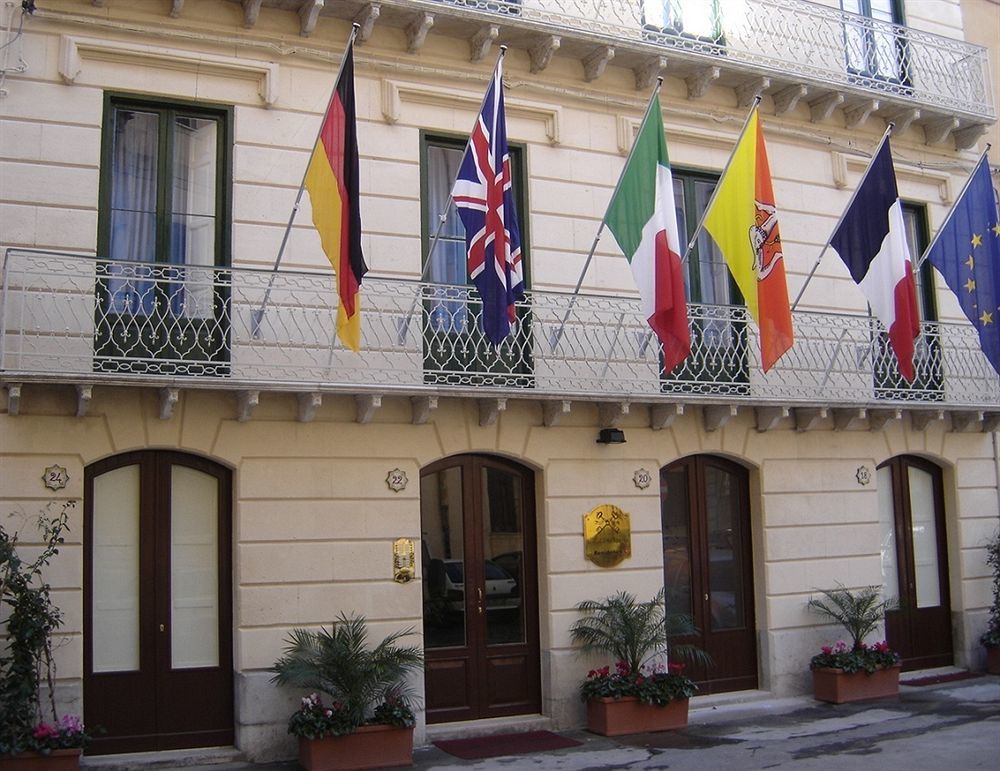 Hotel Residence Le Chiavi Di San Francesco Trapani Exterior foto